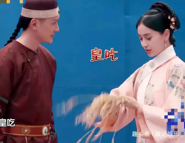 baby首次挑戰清宮造型!穿花盆底走不穩,搭戲馮紹峰「正面照」爆光:不輸楊冪