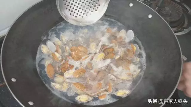 豆腐加1把金針菇花甲這樣做太好吃了,味美營養又解饞
