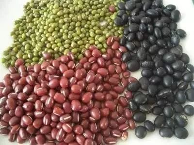 身體缺鉀吃什麼?每天把黑豆、紅豆、綠豆做成粥,滿足機體需求