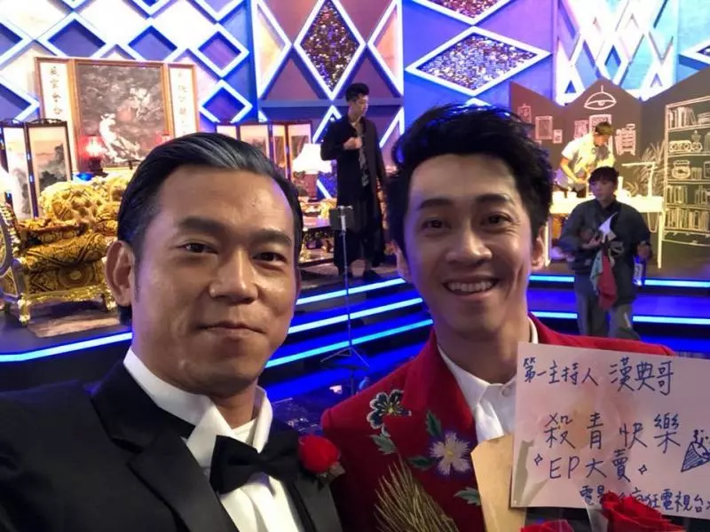 一生的痛!顏正國年輕遭判15年「戴腳練奔父喪」 為圓父親夢「苦練成書法家」遺憾沒帶他旅行過