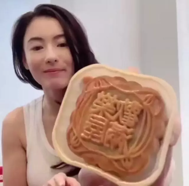張柏芝為三個兒子煮中秋晚餐燙傷手指 疼得大叫「OMG」