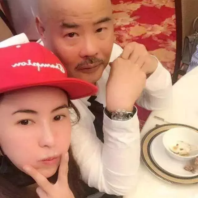 張柏芝為三個兒子煮中秋晚餐燙傷手指 疼得大叫「OMG」