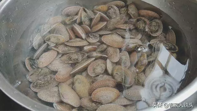 豆腐加1把金針菇花甲這樣做太好吃了,味美營養又解饞