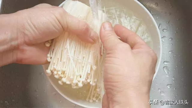豆腐加1把金針菇花甲這樣做太好吃了,味美營養又解饞