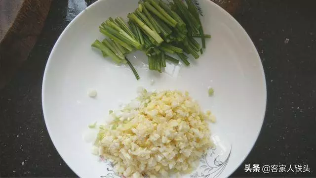 豆腐加1把金針菇花甲這樣做太好吃了,味美營養又解饞