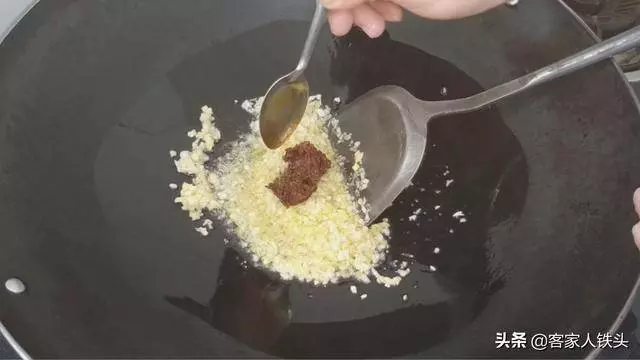 豆腐加1把金針菇花甲這樣做太好吃了,味美營養又解饞