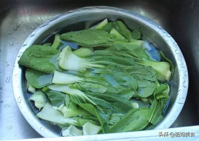 原來炒小青菜的做法是這樣的,這做法還是頭一次見