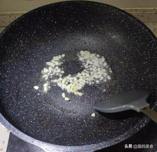 原來炒小青菜的做法是這樣的,這做法還是頭一次見