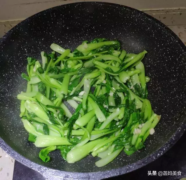 原來炒小青菜的做法是這樣的,這做法還是頭一次見