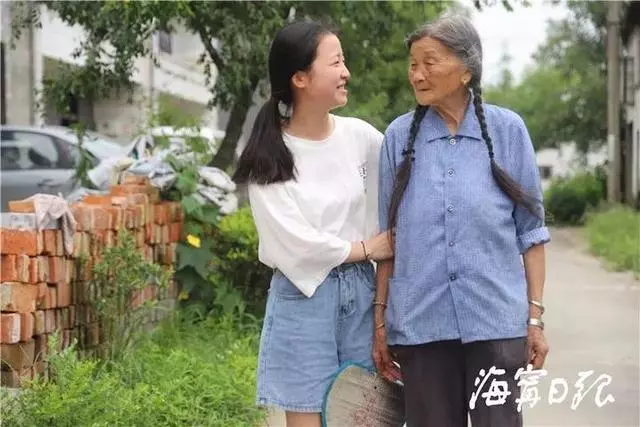 女孩患先天性唇齶裂,被親生父母遺棄!剛考上大學,養父母愁了