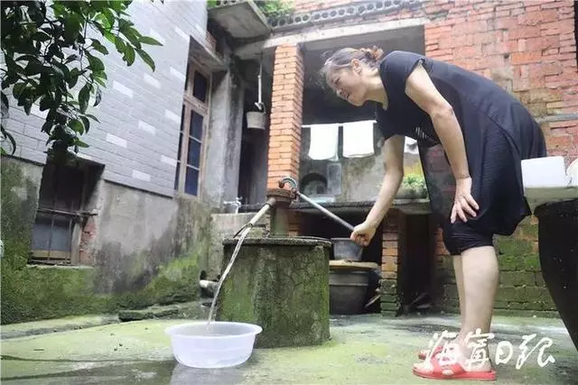 女孩患先天性唇齶裂,被親生父母遺棄!剛考上大學,養父母愁了