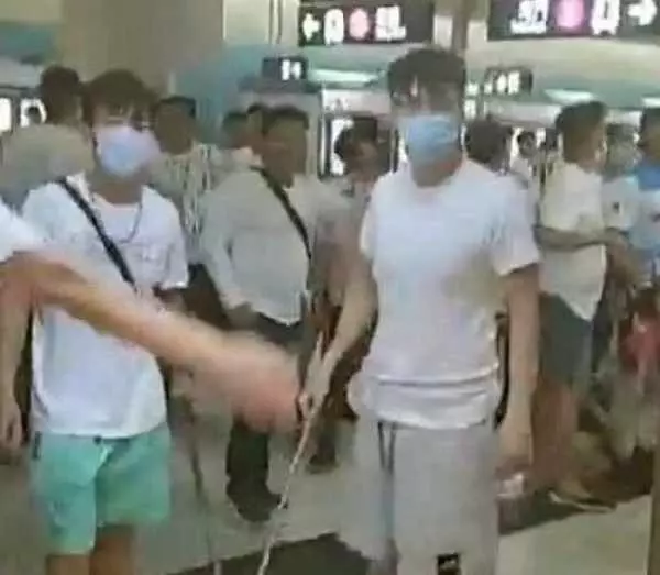 美國真急了!港獨狗急跳牆,打出最後底牌