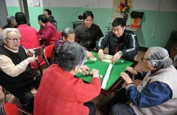 婆婆非常得意:我兩個兒媳都不要彩禮,自己買房、自己帶孩子
