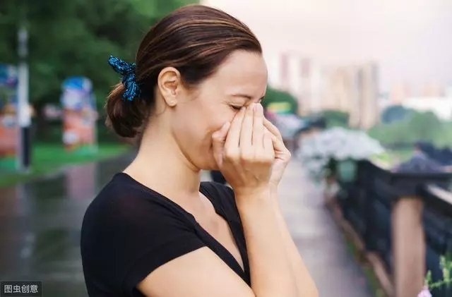 父母離婚後,妹妹跟媽媽,姐姐跟了爸爸,幾年後姐姐患癌不治