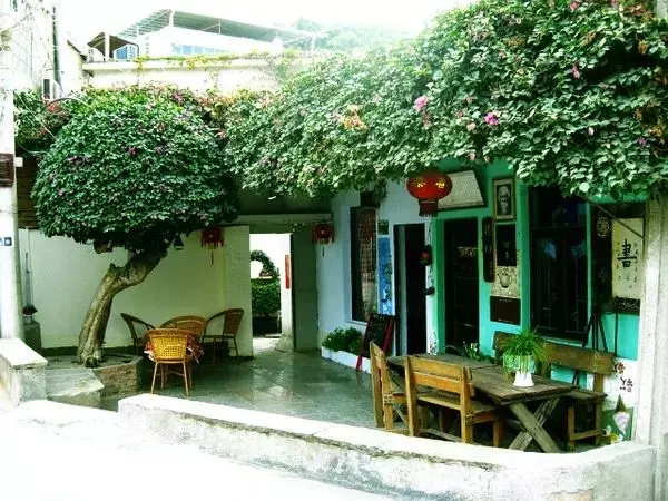 開一家溫暖的小店,自此荒度餘生