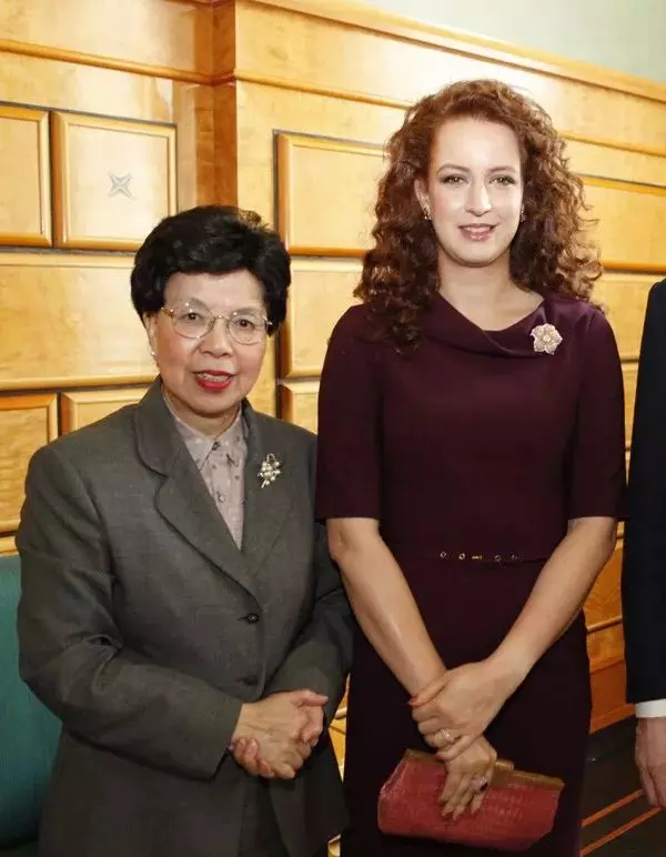 曾為美貌王妃廢除一夫多妻制的摩洛哥國王官宣離婚:童話里都是騙人的?