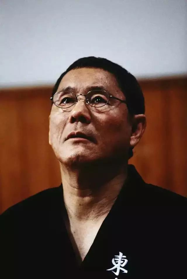 放棄200億財產凈身出戶,72歲北野武終於活成27歲的模樣