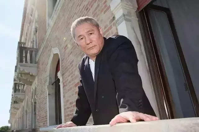 放棄200億財產凈身出戶,72歲北野武終於活成27歲的模樣