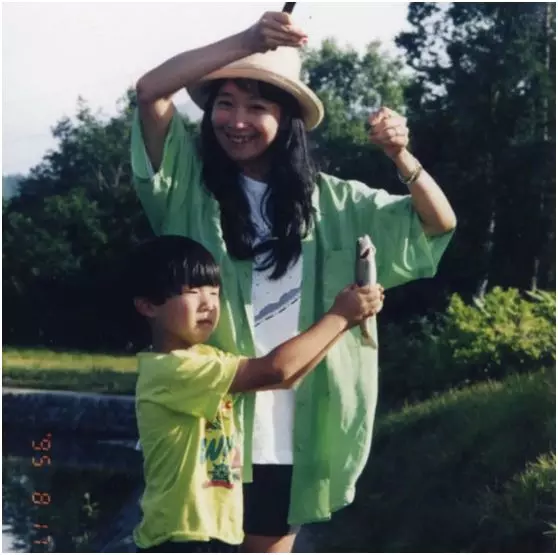 64歲史上最強媽媽:坐月子3天,把仨兒子送進史丹福卻花了30年