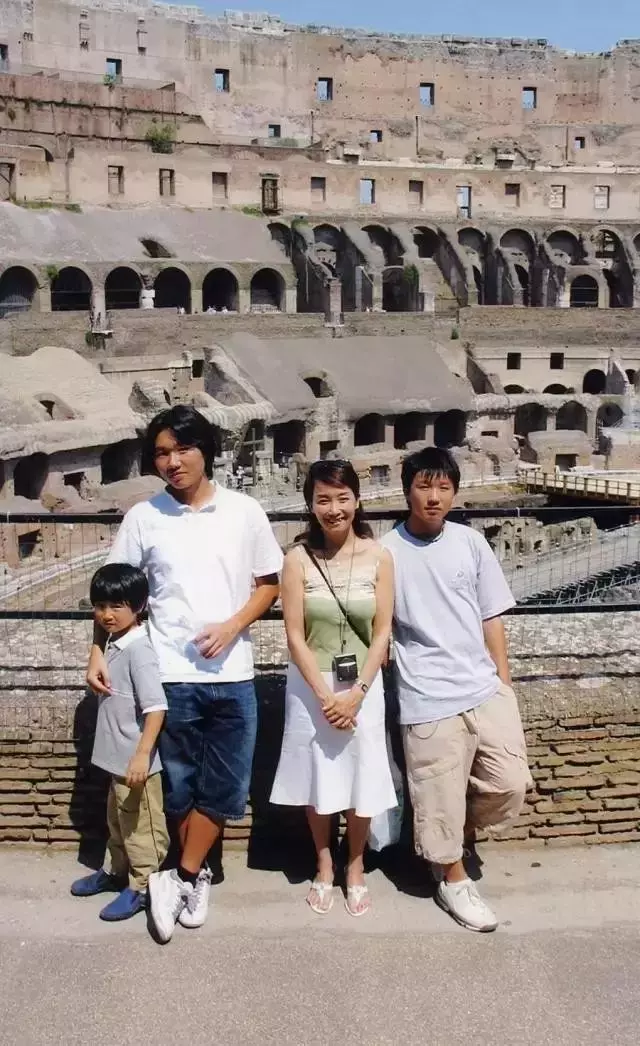 64歲史上最強媽媽:坐月子3天,把仨兒子送進史丹福卻花了30年