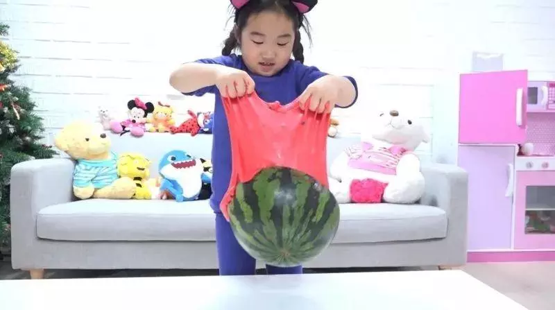 6歲韓國網紅小女孩賺錢給父母買了5000萬的超級豪宅...