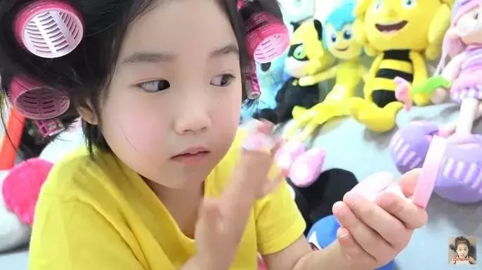 6歲韓國網紅小女孩賺錢給父母買了5000萬的超級豪宅...