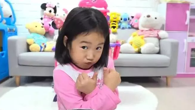 6歲韓國網紅小女孩賺錢給父母買了5000萬的超級豪宅...
