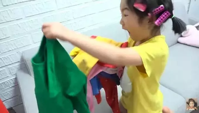 6歲韓國網紅小女孩賺錢給父母買了5000萬的超級豪宅...