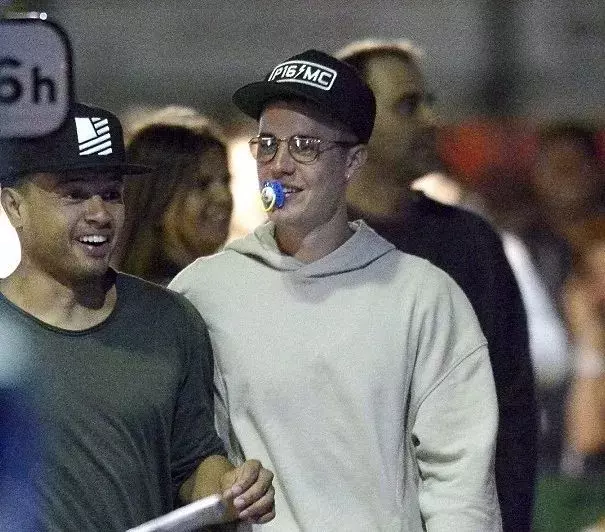 比伯發微博上熱搜!25歲經歷爆紅爆糊,如今重回巔峰,都與她有關!