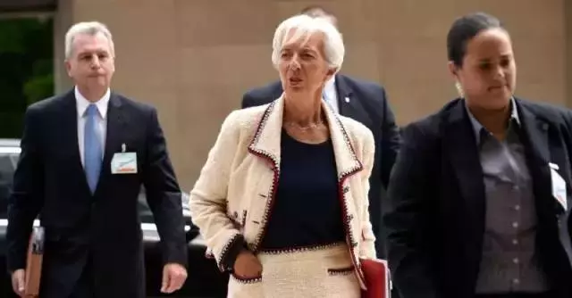 63歲「法國千頌伊」懟總統女兒:我脾氣暴,不好惹,但就是活得爽