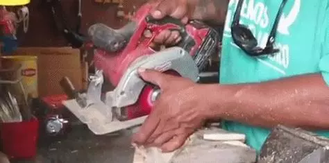 7年撿垃圾打造了3500個鳥窩,4年做25個巨型雕塑作品,這位小哥才是真的帥