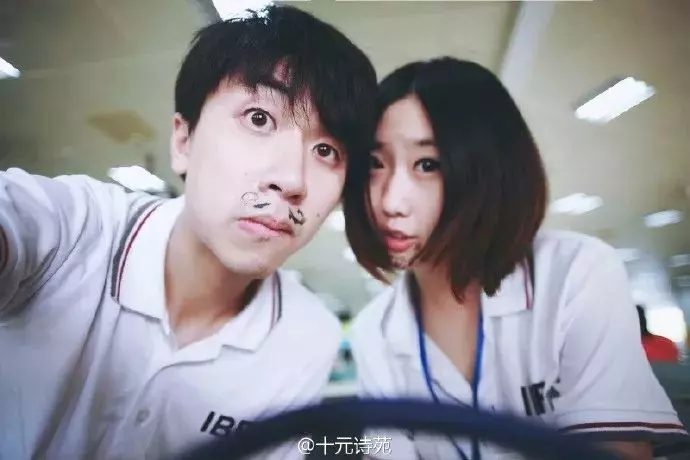 戀愛十年,網紅情侶分手視頻惹哭40萬網友:曾和你環遊世界,卻沒能送你回家
