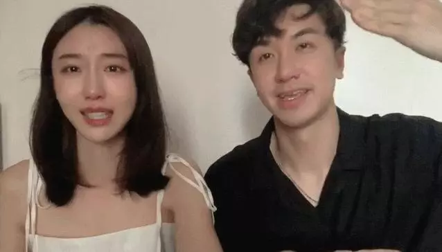 戀愛十年,網紅情侶分手視頻惹哭40萬網友:曾和你環遊世界,卻沒能送你回家