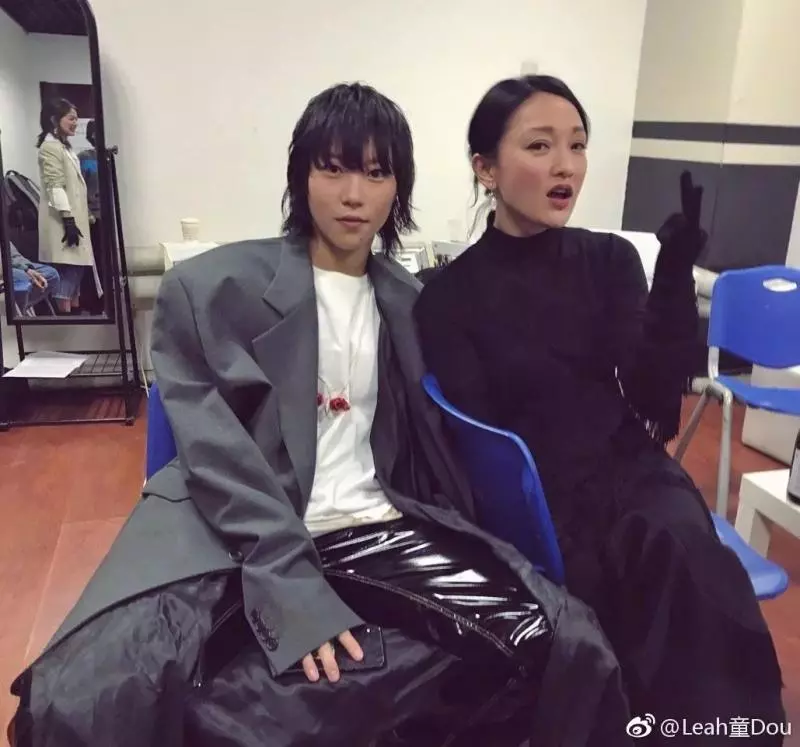 50歲的王菲活成傳奇:我最大的成就不是唱歌,而是和女兒成閨蜜