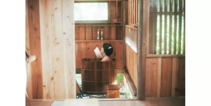 台灣攝影師在山裡徒手建26㎡木屋,住進去4年,每天只工作兩小時,過上讓人嚮往的生活