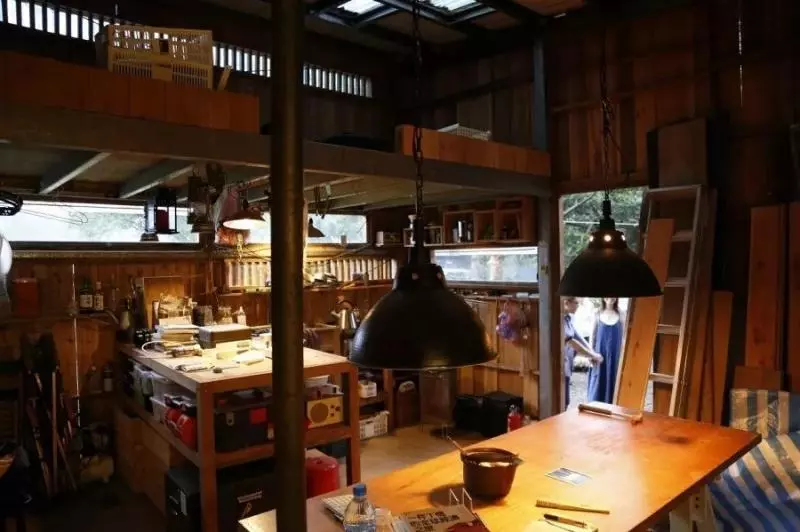 台灣攝影師在山裡徒手建26㎡木屋,住進去4年,每天只工作兩小時,過上讓人嚮往的生活