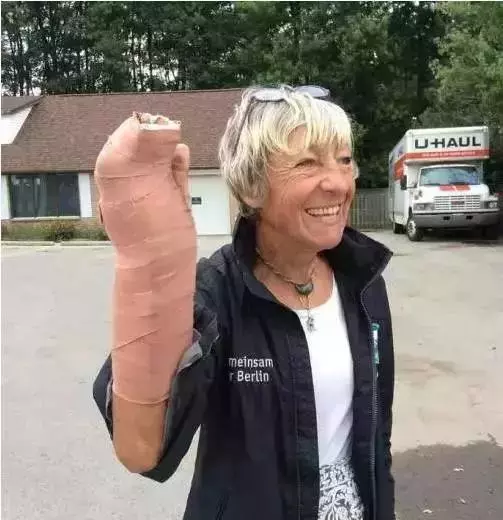 80歲奶奶開車游遍58個國家:這樣的人生真的很酷