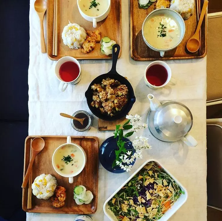 日本一不露臉女生,公開生活照引網友圍觀:一屋兩貓、三餐四季,太治癒了