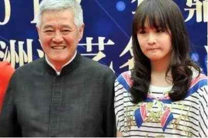 同父不同命的星二代:鄭少秋認不出親女兒,李連杰離婚將女兒寄養