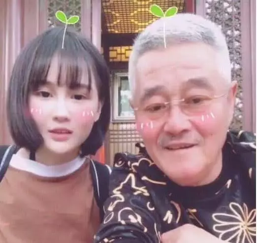 同父不同命的星二代:鄭少秋認不出親女兒,李連杰離婚將女兒寄養