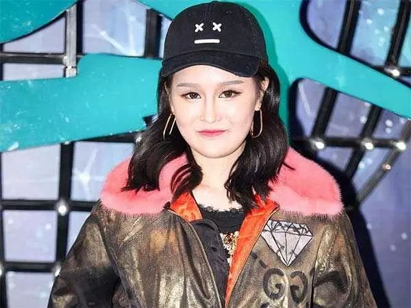 同父不同命的星二代:鄭少秋認不出親女兒,李連杰離婚將女兒寄養