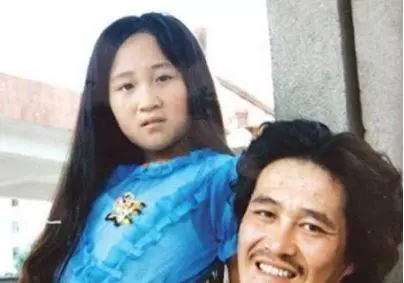 同父不同命的星二代:鄭少秋認不出親女兒,李連杰離婚將女兒寄養