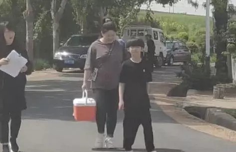 同父不同命的星二代:鄭少秋認不出親女兒,李連杰離婚將女兒寄養