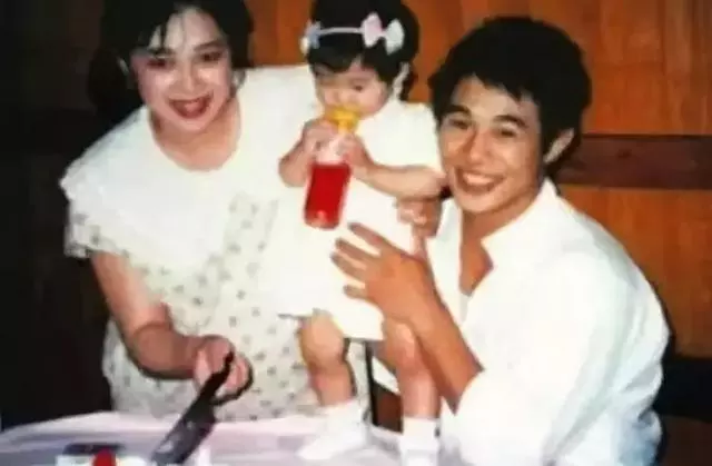 同父不同命的星二代:鄭少秋認不出親女兒,李連杰離婚將女兒寄養