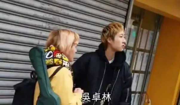 同父不同命的星二代:鄭少秋認不出親女兒,李連杰離婚將女兒寄養
