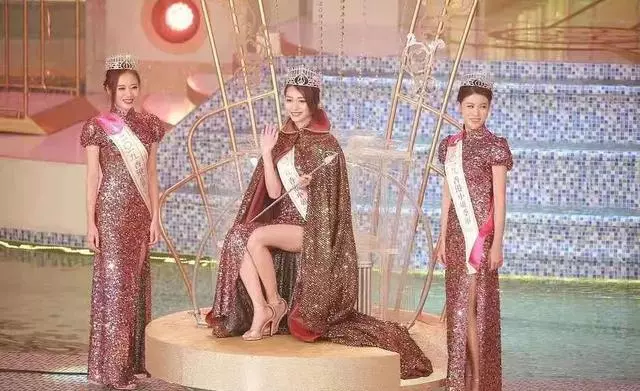 富家女出身,學霸女博士,愛情事業雙豐收,她才是港姐中的贏家