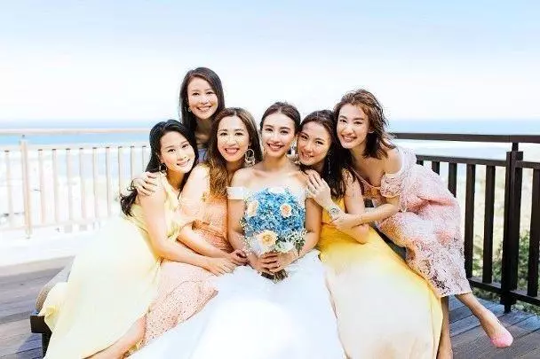 富家女出身,學霸女博士,愛情事業雙豐收,她才是港姐中的贏家