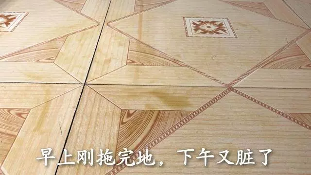 清水拖地等於白拖,教你一個秘招,地板乾淨不沾灰,一看就能學會 !
