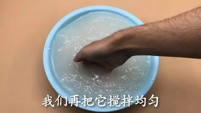 清水拖地等於白拖,教你一個秘招,地板乾淨不沾灰,一看就能學會 !