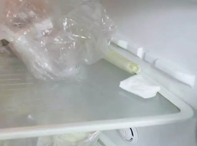 清水拖地等於白拖,教你一個秘招,地板乾淨不沾灰,一看就能學會 !